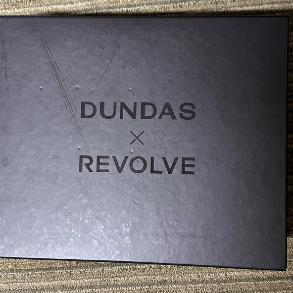 Comes with Original Box Iggy Heel in Multi
DUNDAS x REVOLVE, 7.5 - Picture 12 of 14
